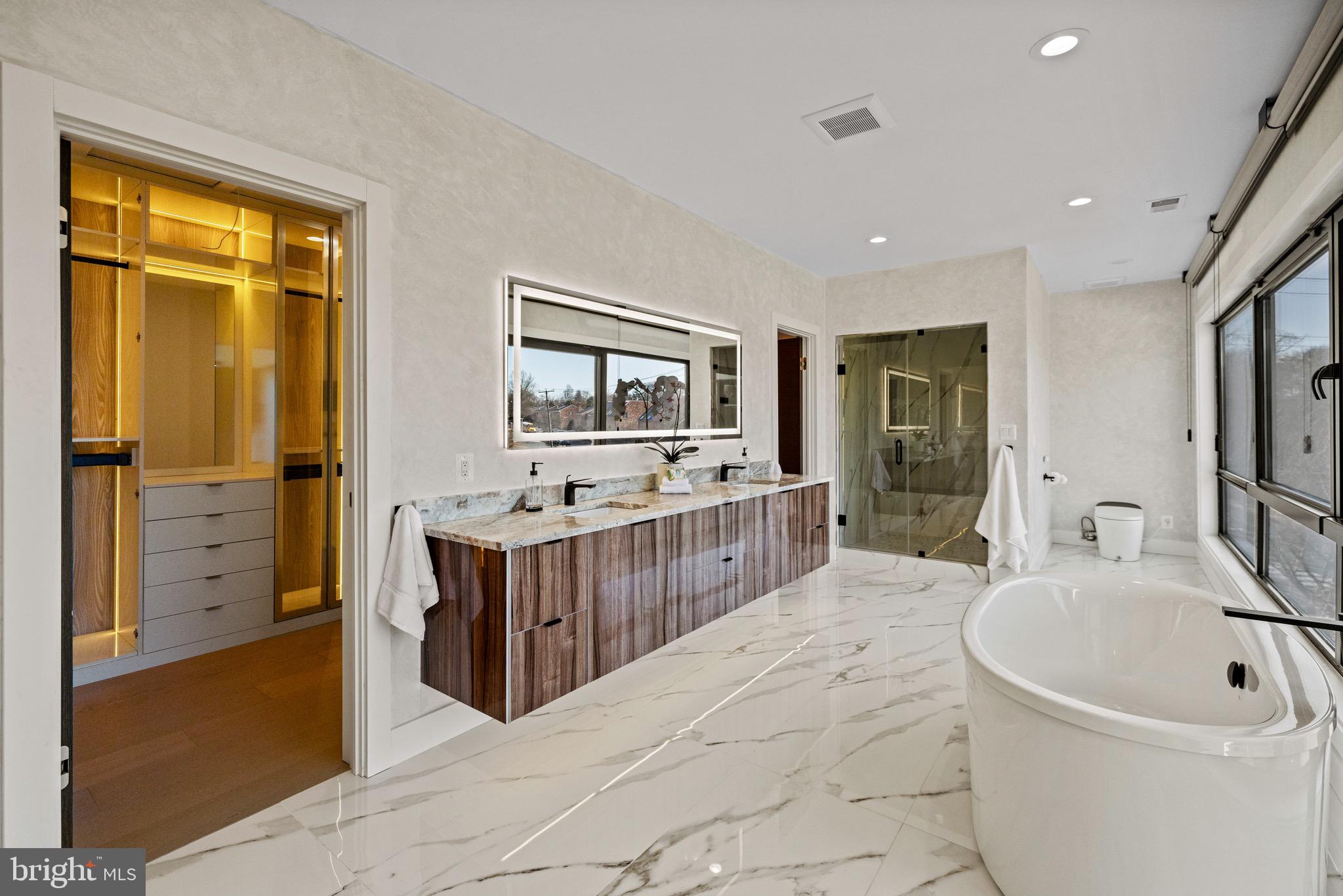 1573 Westmoreland Street McLean, VA 22101 - Photo 25 of 54 a bathroom with a tub a sink a mirror and a shower