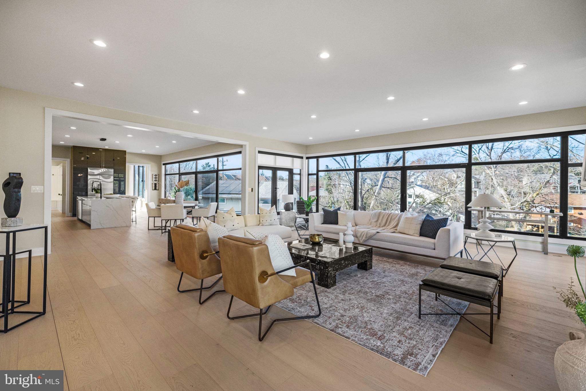 1573 Westmoreland Street McLean, VA 22101 - Photo 4 of 54 a living room with furniture and a large window