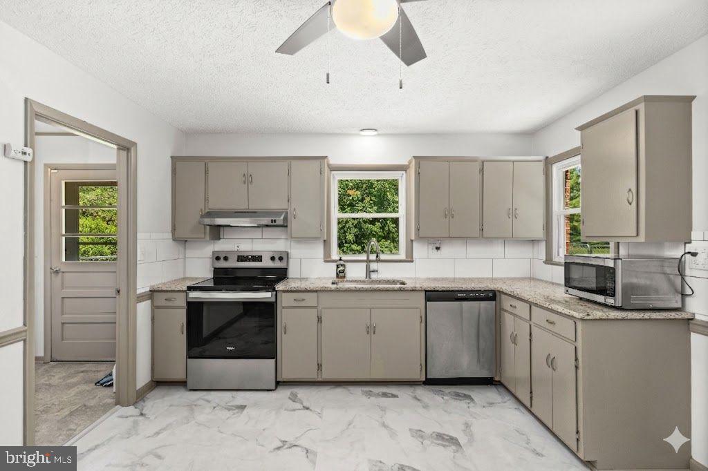 17195 Oakshade Road Orange, VA 22960 - Photo 13 of 31 Modern kitchen with natural light.
