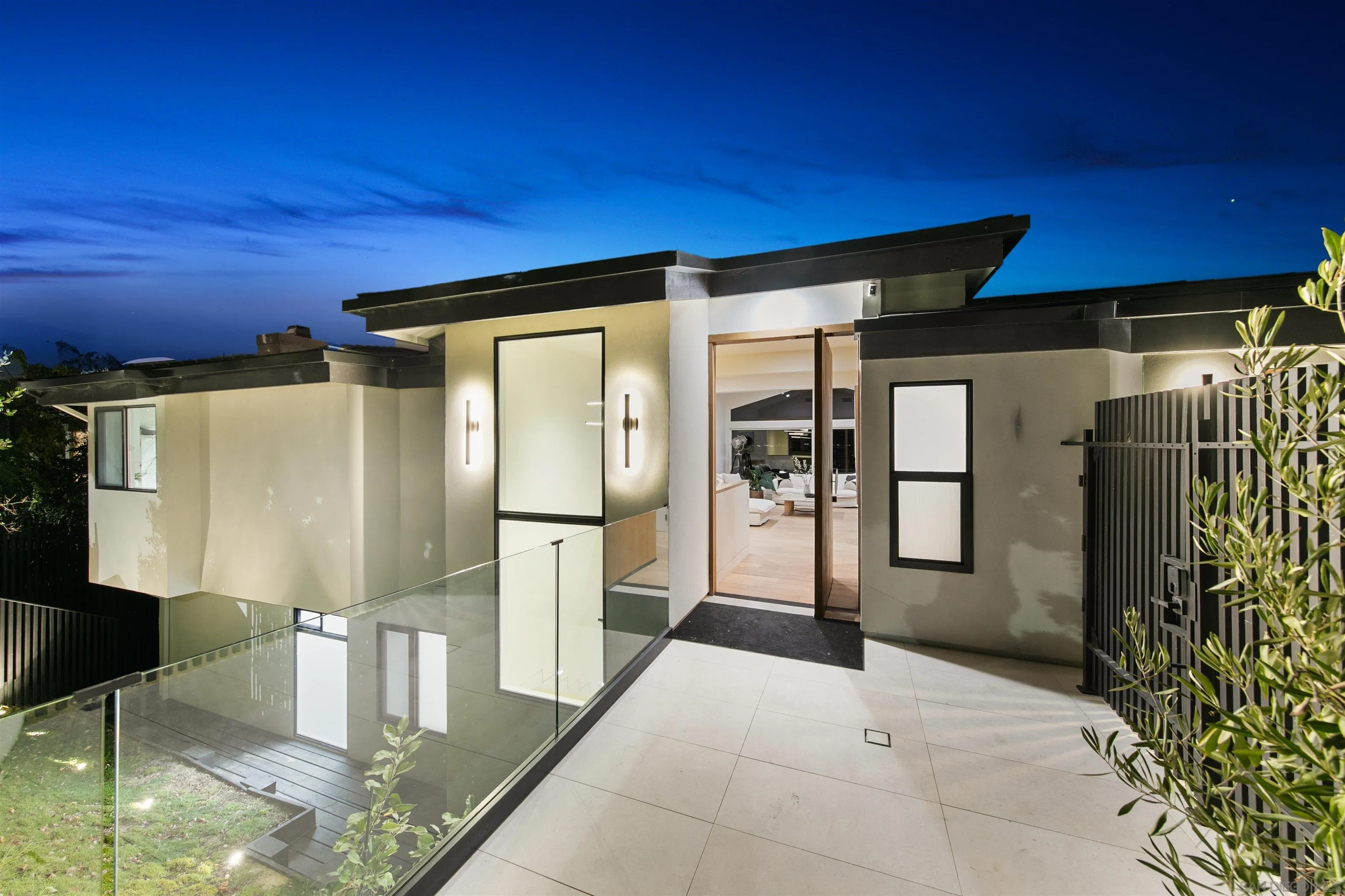 5675 Soledad Mountain Road La Jolla, CA 92037 - Photo 2 of 74