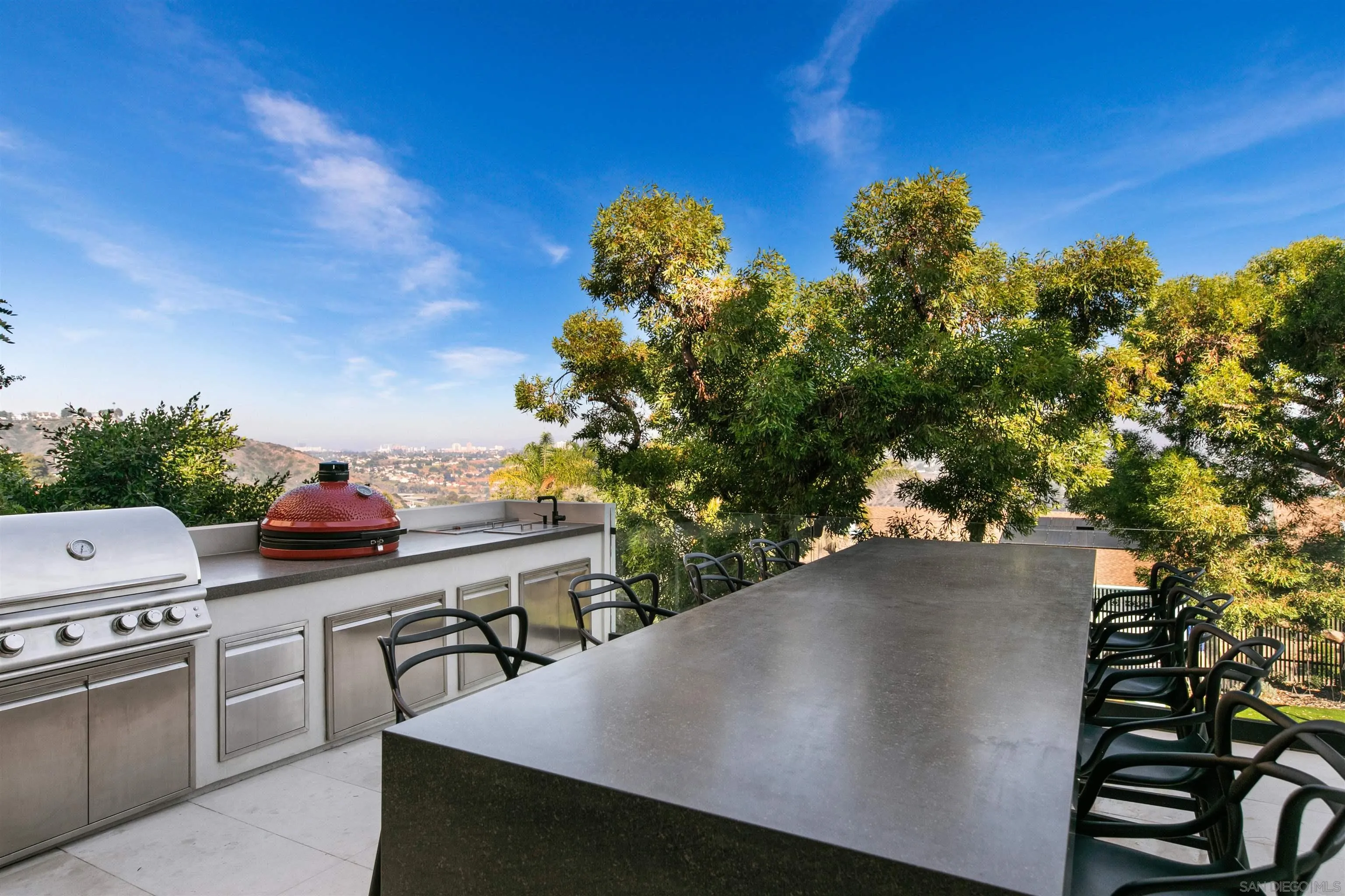 5675 Soledad Mountain Road La Jolla, CA 92037 - Photo 45 of 74 a view of a outdoor sitting area with a tub