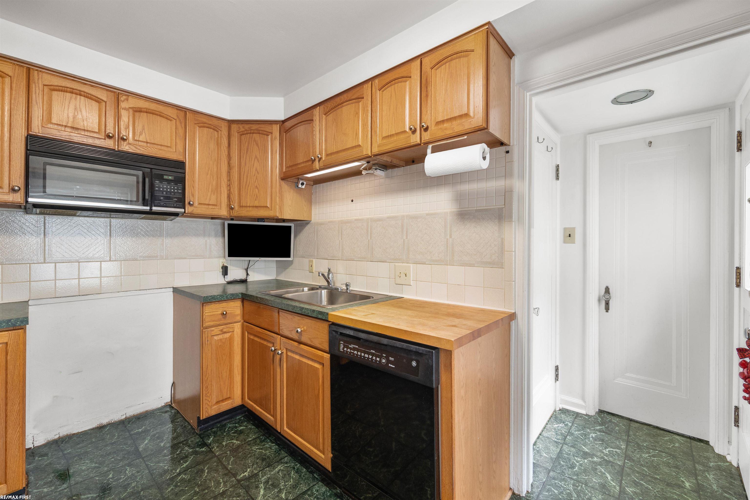 1400 Vernier Road Grosse Pointe, MI 48236 - Photo 14 of 33 50150529-560D6A51-ECC3-4D3C-8D94-E940E1206EC0.JPG