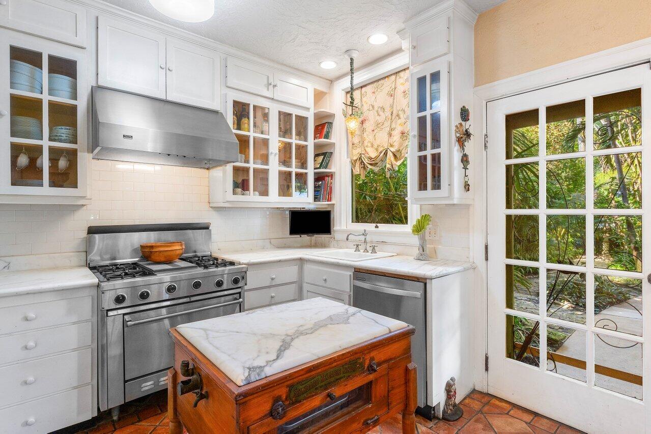 739 Sunset Road West Palm Beach, FL 33401 - Photo 13 of 57 021-739SunsetRoad-WestPalmBeach-FL-33401
