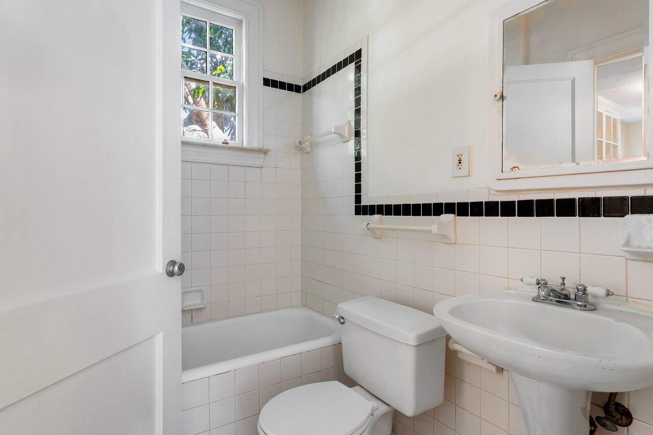 739 Sunset Road West Palm Beach, FL 33401 - Photo 39 of 57 042-739SunsetRoad-WestPalmBeach-FL-33401