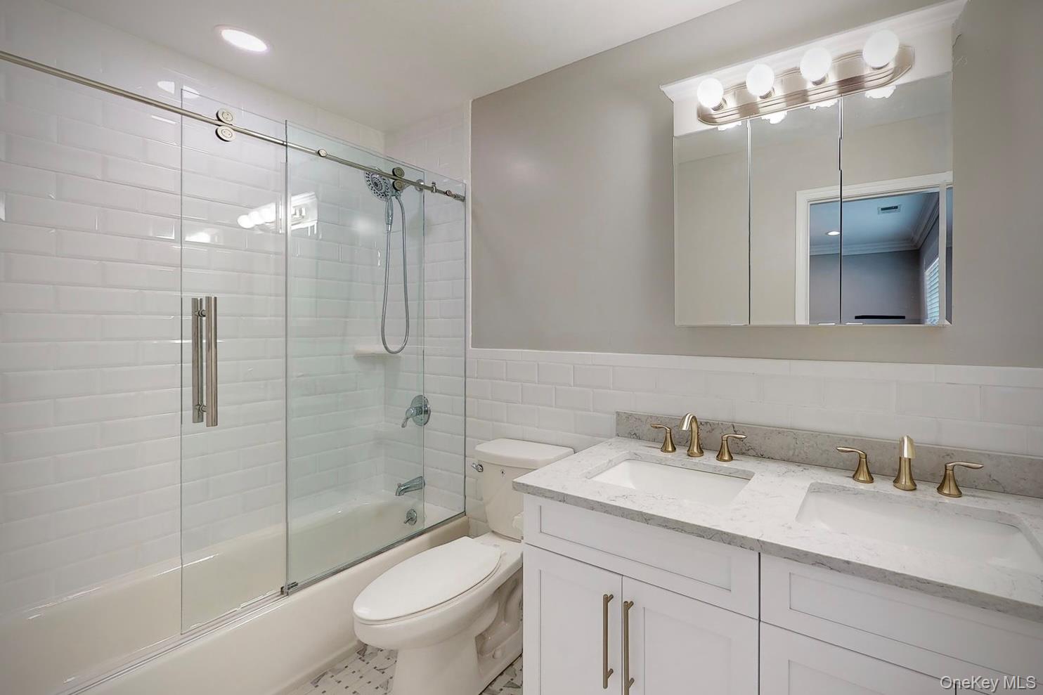 100 Saddle Cove Road, Unit 307 Bohemia, NY 11716 - Photo 13 of 16