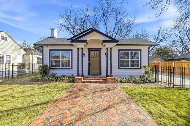 $399,900 | 107 Sunset Drive, Cleburne, TX 76033