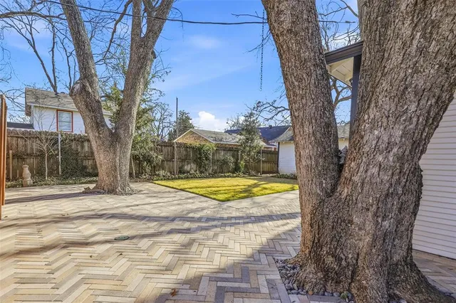 a view of a house with large trees