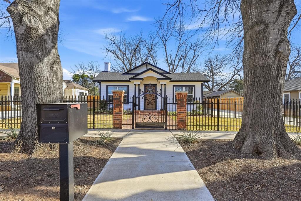 107 Sunset Drive Cleburne, TX 76033 - Photo 3 of 35