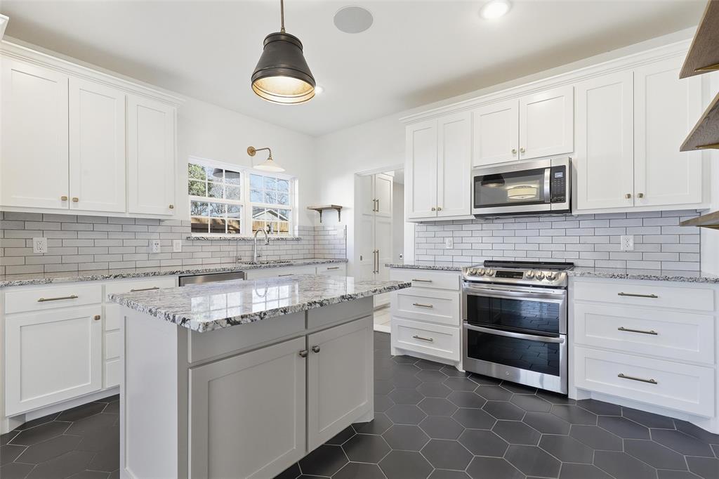 107 Sunset Drive Cleburne, TX 76033 - Photo 4 of 35