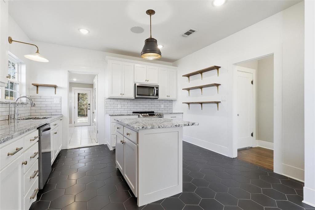 107 Sunset Drive Cleburne, TX 76033 - Photo 5 of 35