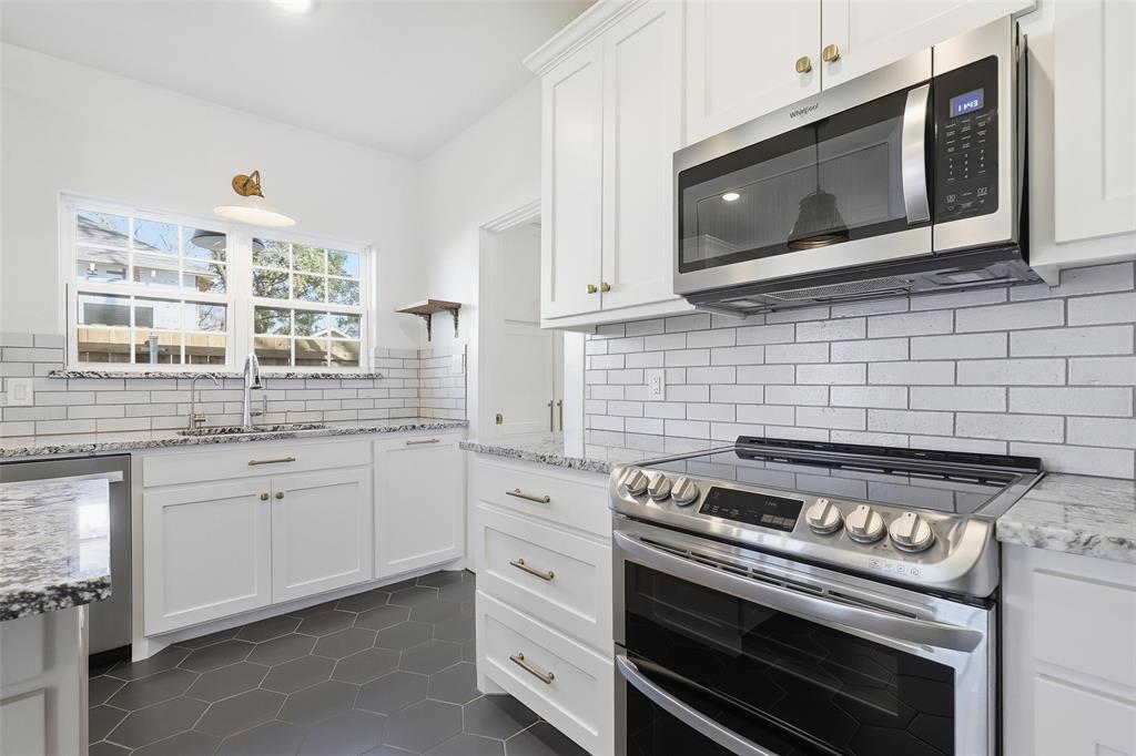 107 Sunset Drive Cleburne, TX 76033 - Photo 6 of 35