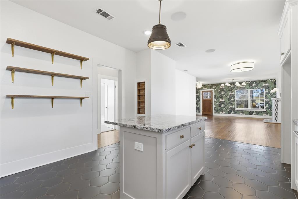 107 Sunset Drive Cleburne, TX 76033 - Photo 7 of 35