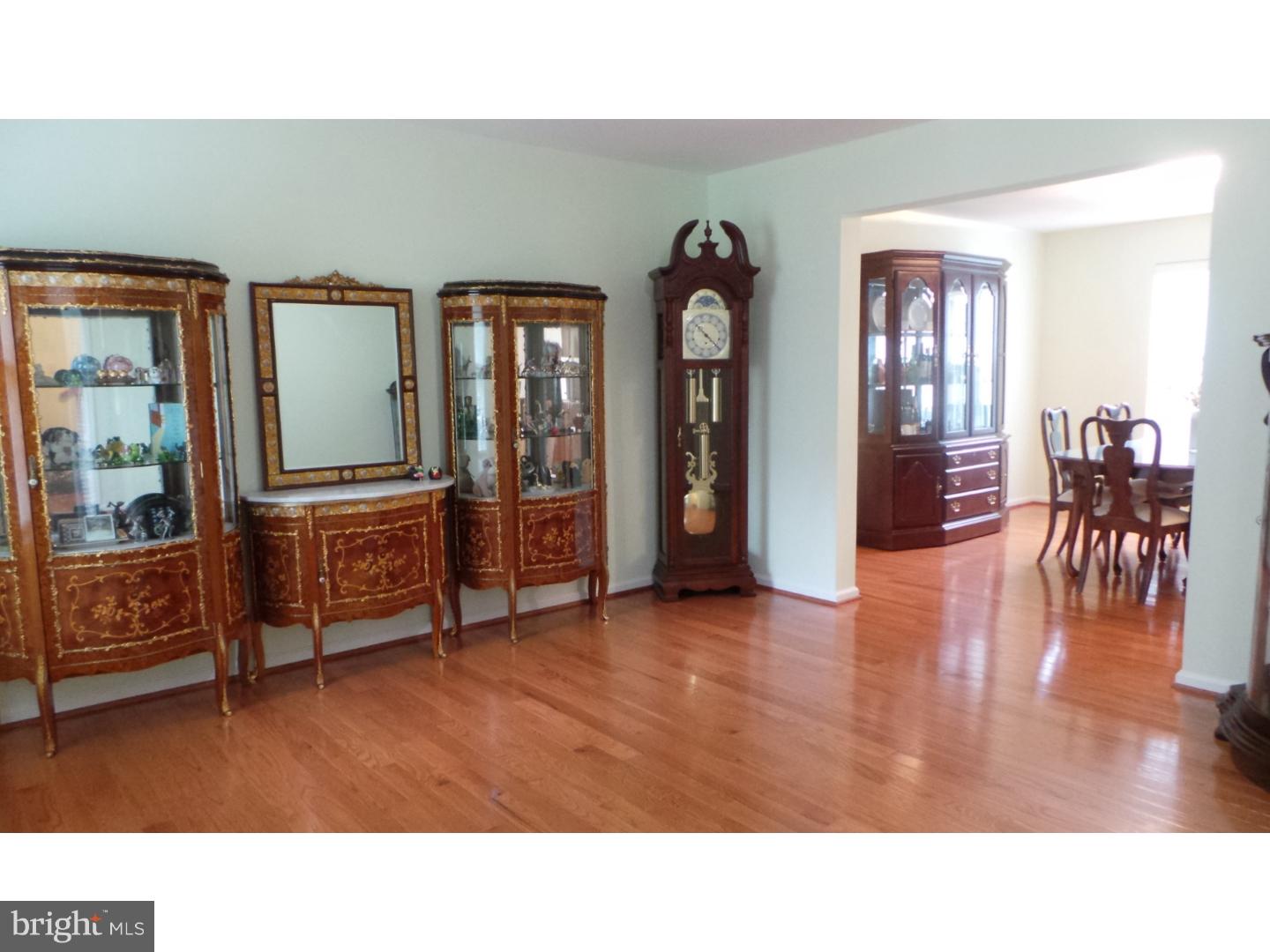 3655 Reiniger Road Hatboro, PA 19040 - Photo 4 of 16 Living Room