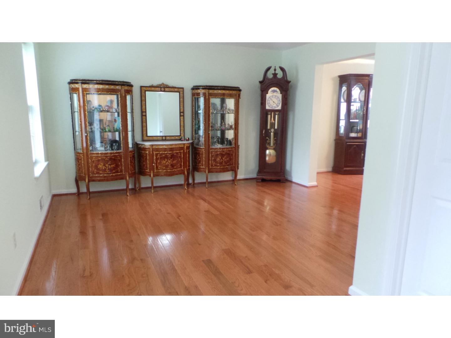 3655 Reiniger Road Hatboro, PA 19040 - Photo 5 of 16 Living Room