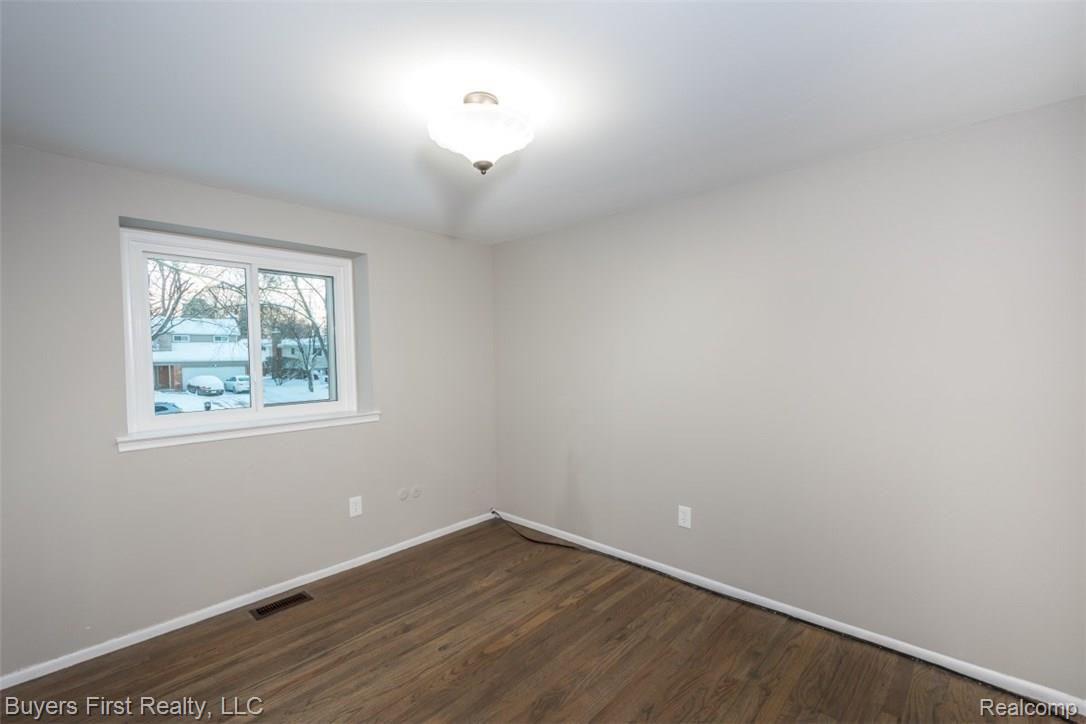 21130 Andover Road Southfield, MI 48076 - Photo 13 of 21 016.jpg