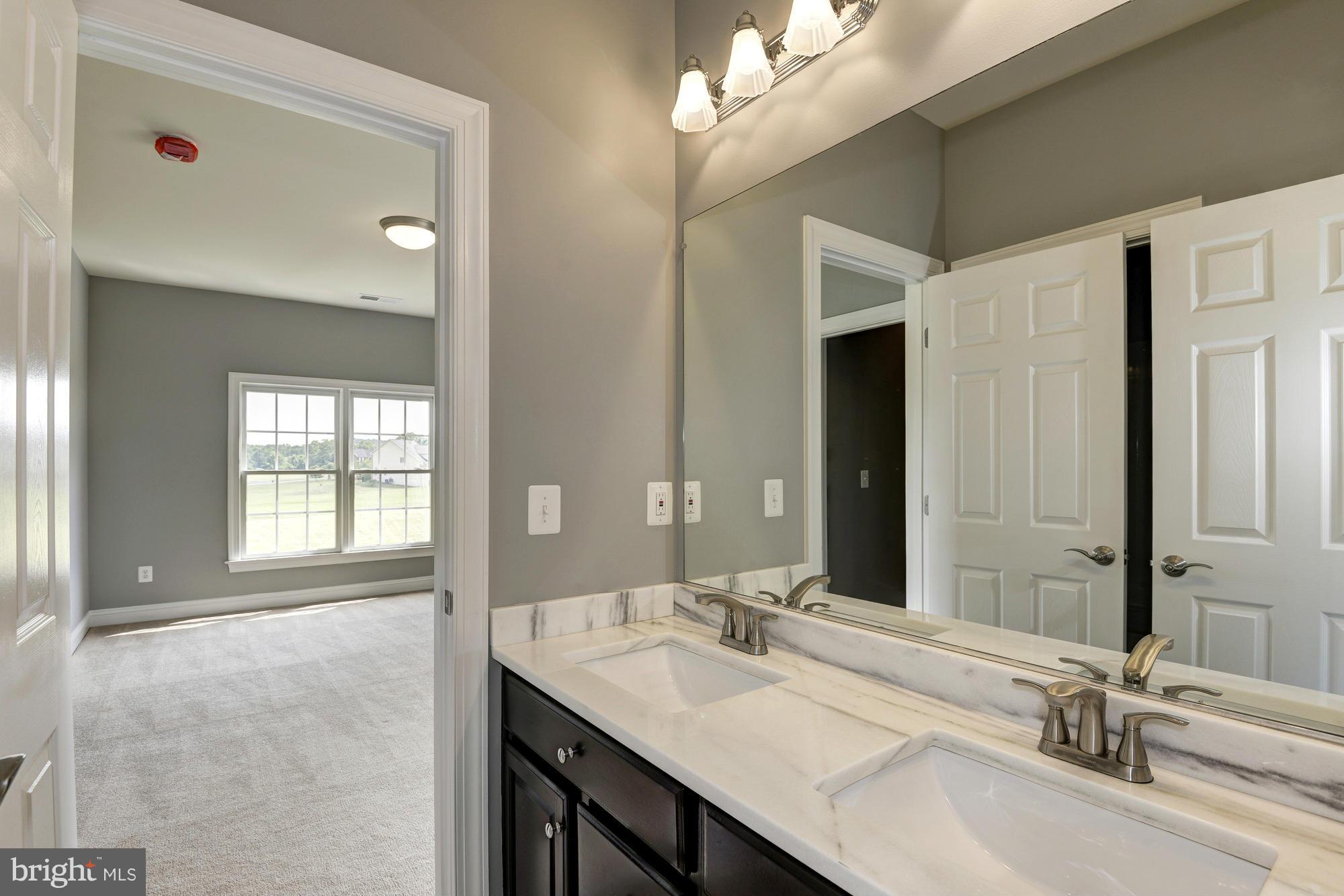 35503 Sunny Ridge Road Round Hill, VA 20141 - Photo 22 of 30 4 full baths upstairs all w/ granite or marble top