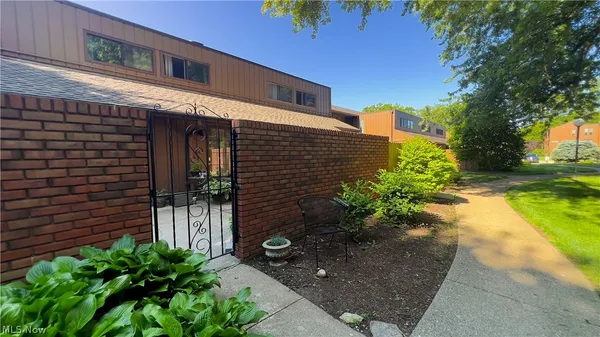 $173,500 | 33803 Electric Boulevard, Unit C17, Avon Lake, OH 44012