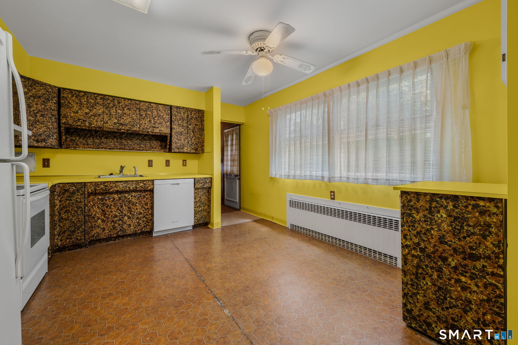 45 Mansfield Road New London, CT 06320 - Photo 13 of 35