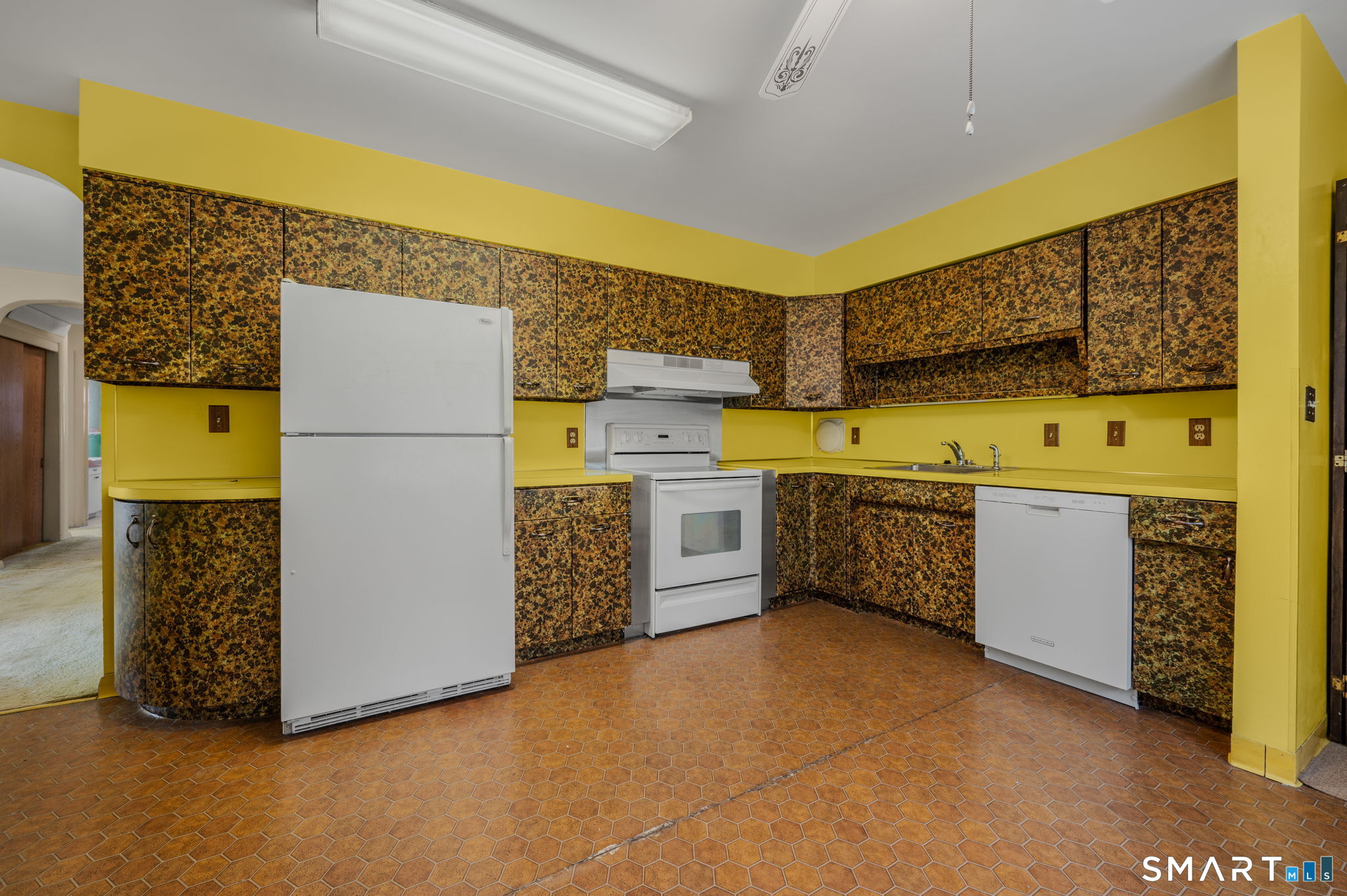 45 Mansfield Road New London, CT 06320 - Photo 14 of 35