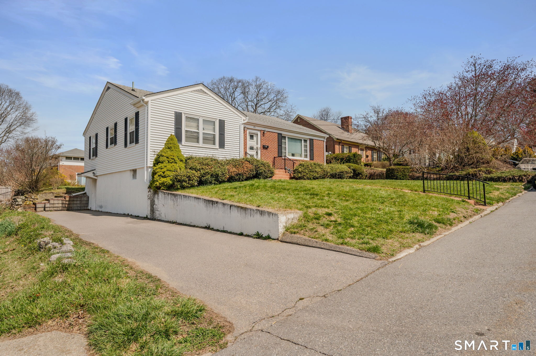 45 Mansfield Road New London, CT 06320 - Photo 2 of 35