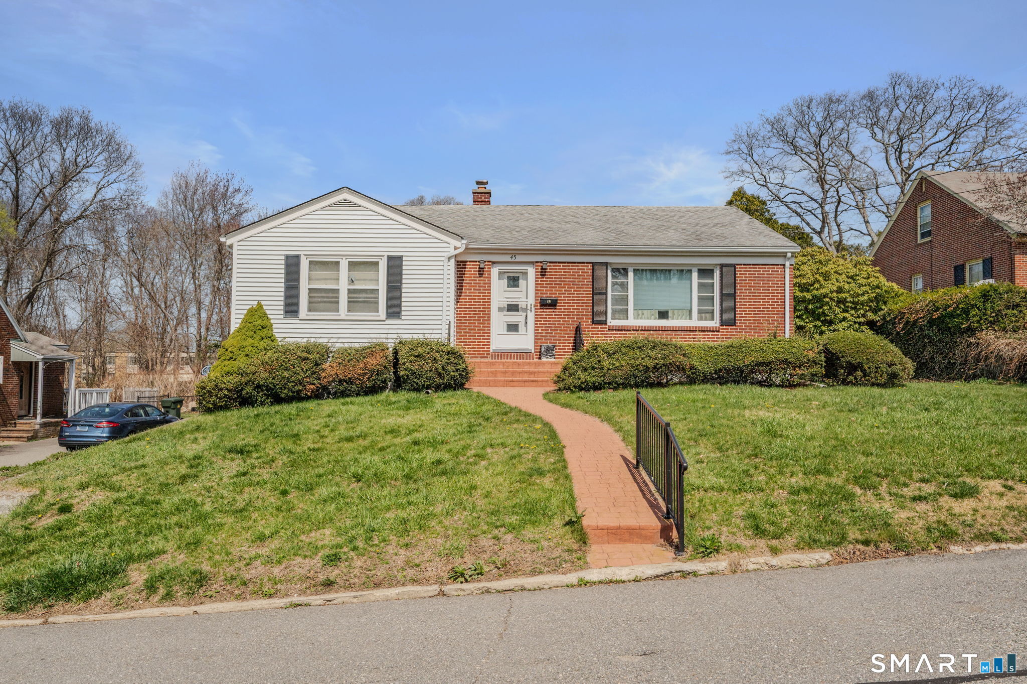 45 Mansfield Road New London, CT 06320 - Photo 3 of 35