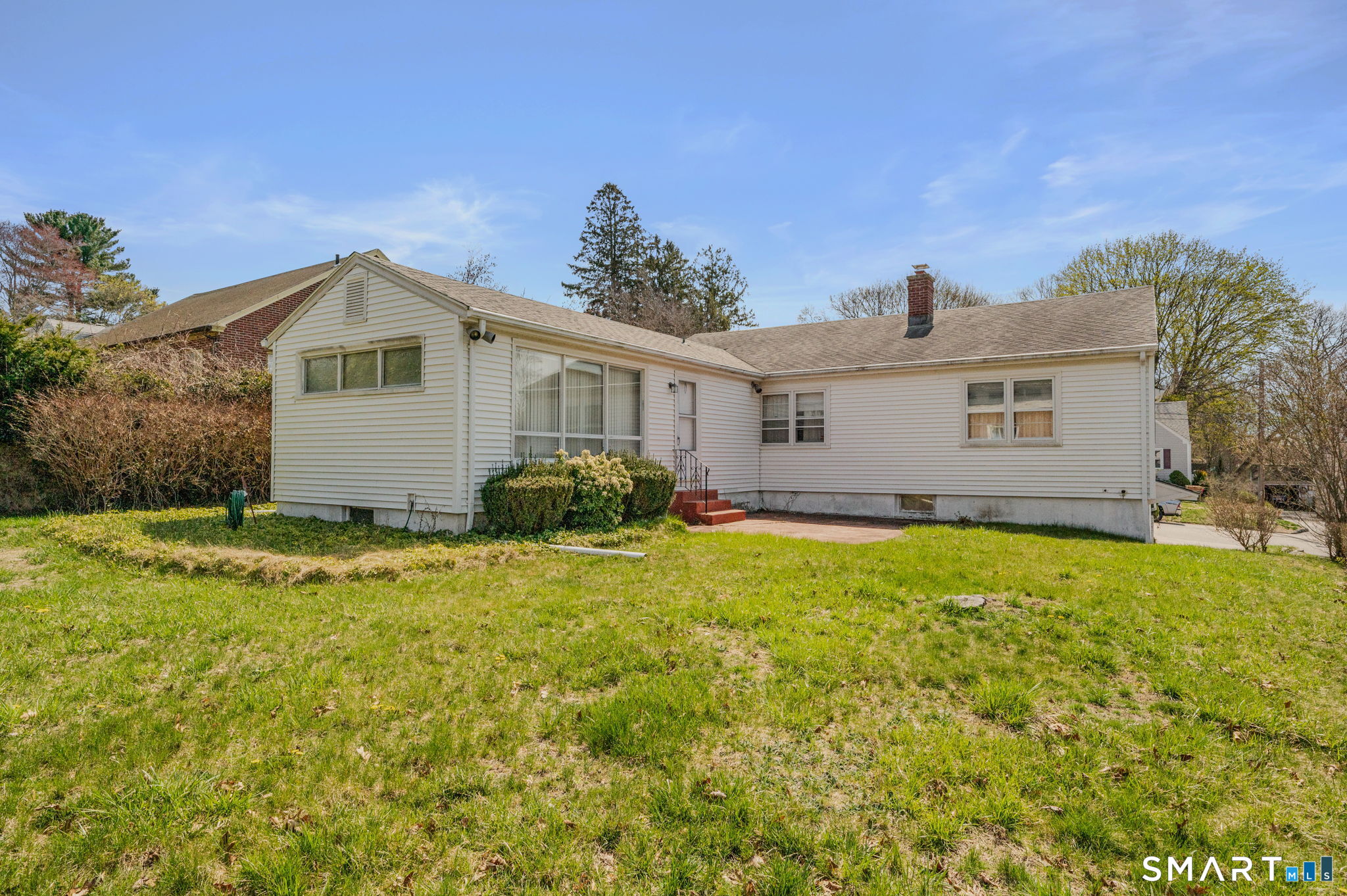45 Mansfield Road New London, CT 06320 - Photo 8 of 35