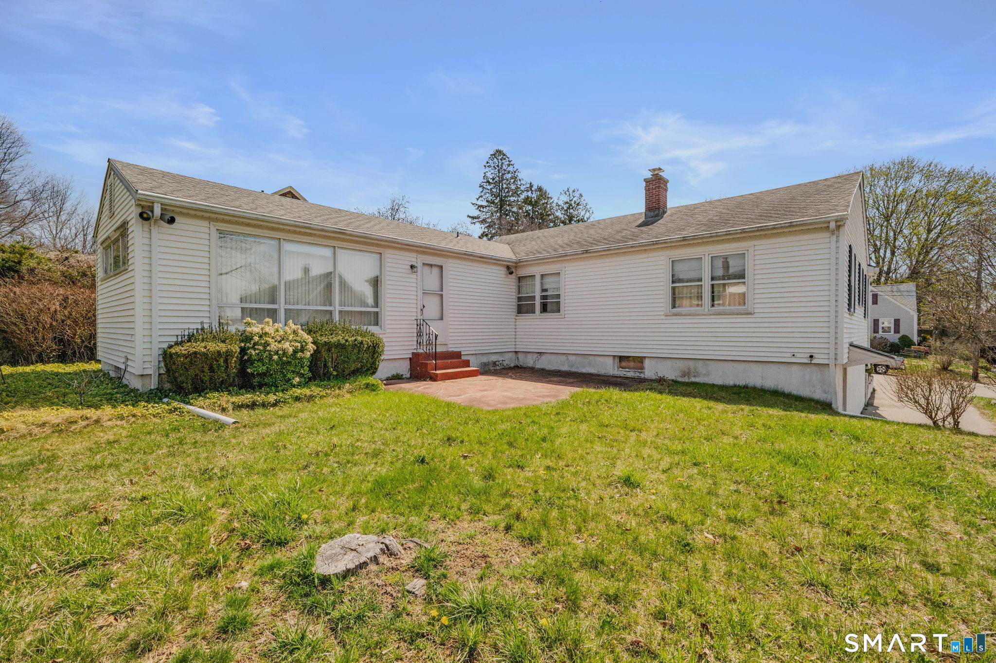 45 Mansfield Road New London, CT 06320 - Photo 9 of 35