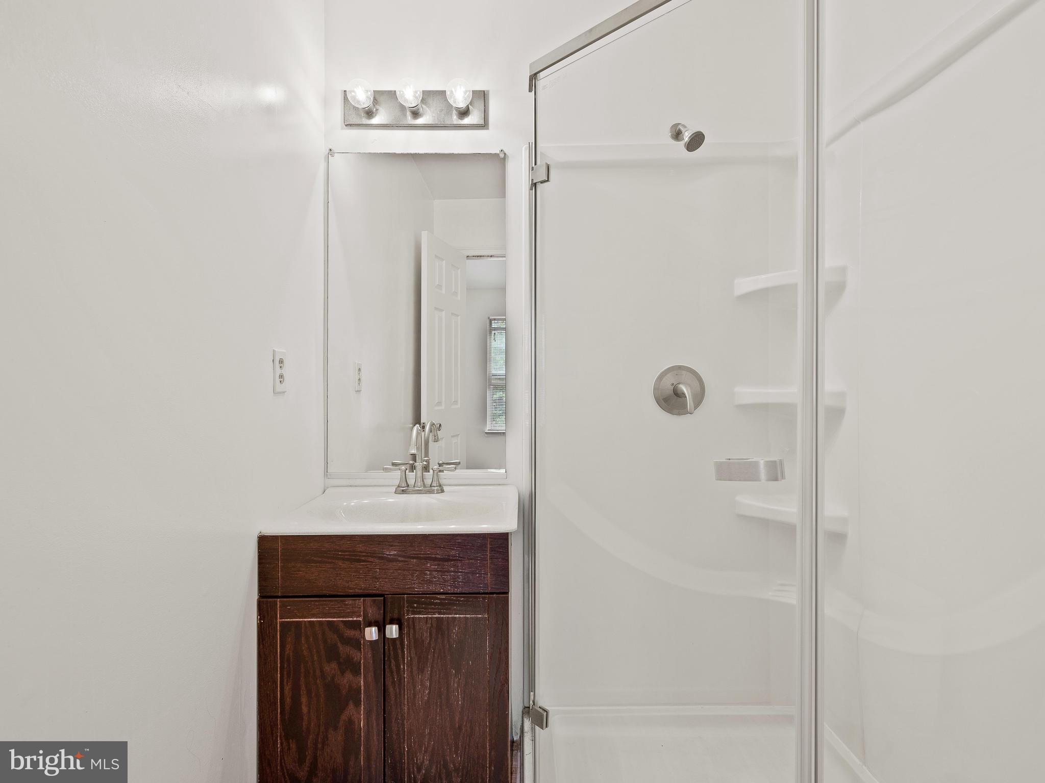 2039 Putnam Road Halethorpe, MD 21227 - Photo 16 of 32 Master bathroom