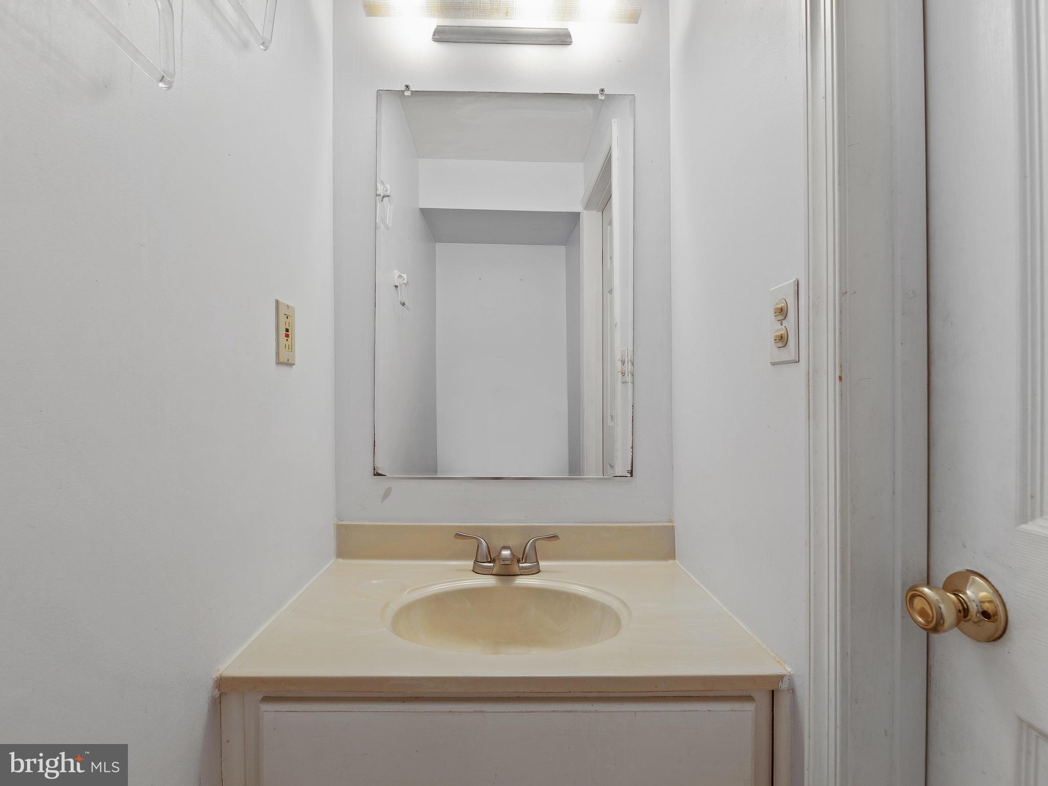 2039 Putnam Road Halethorpe, MD 21227 - Photo 7 of 32 Main level half bath