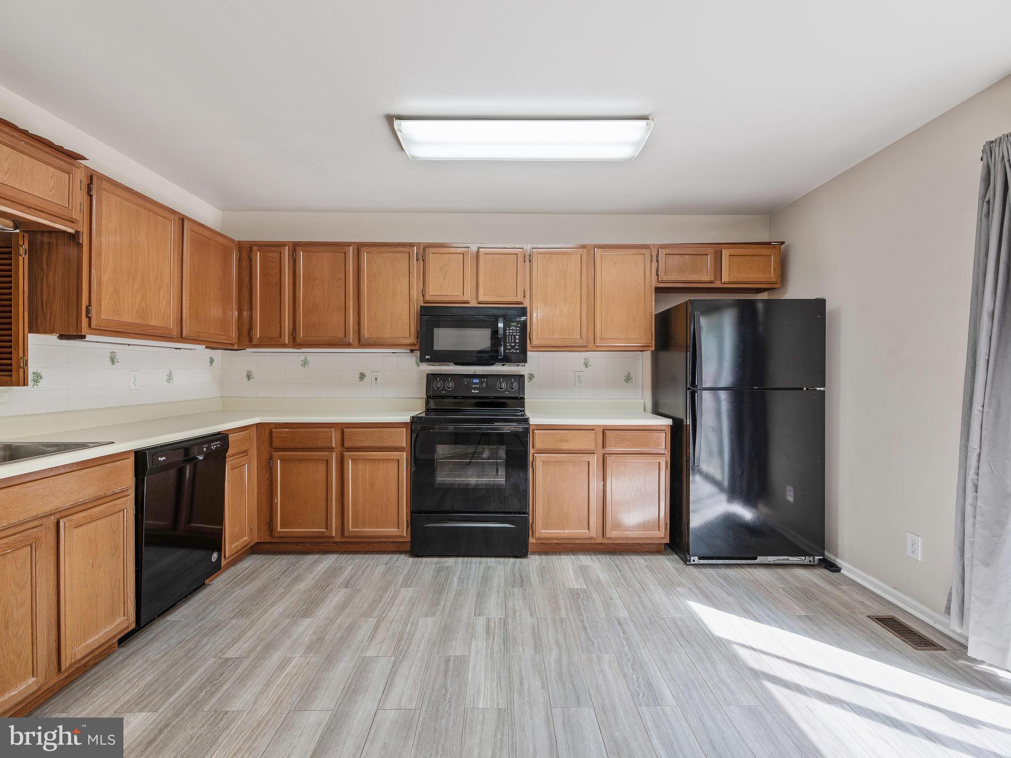 2039 Putnam Road Halethorpe, MD 21227 - Photo 9 of 32 Plenty of counters for the self made chef