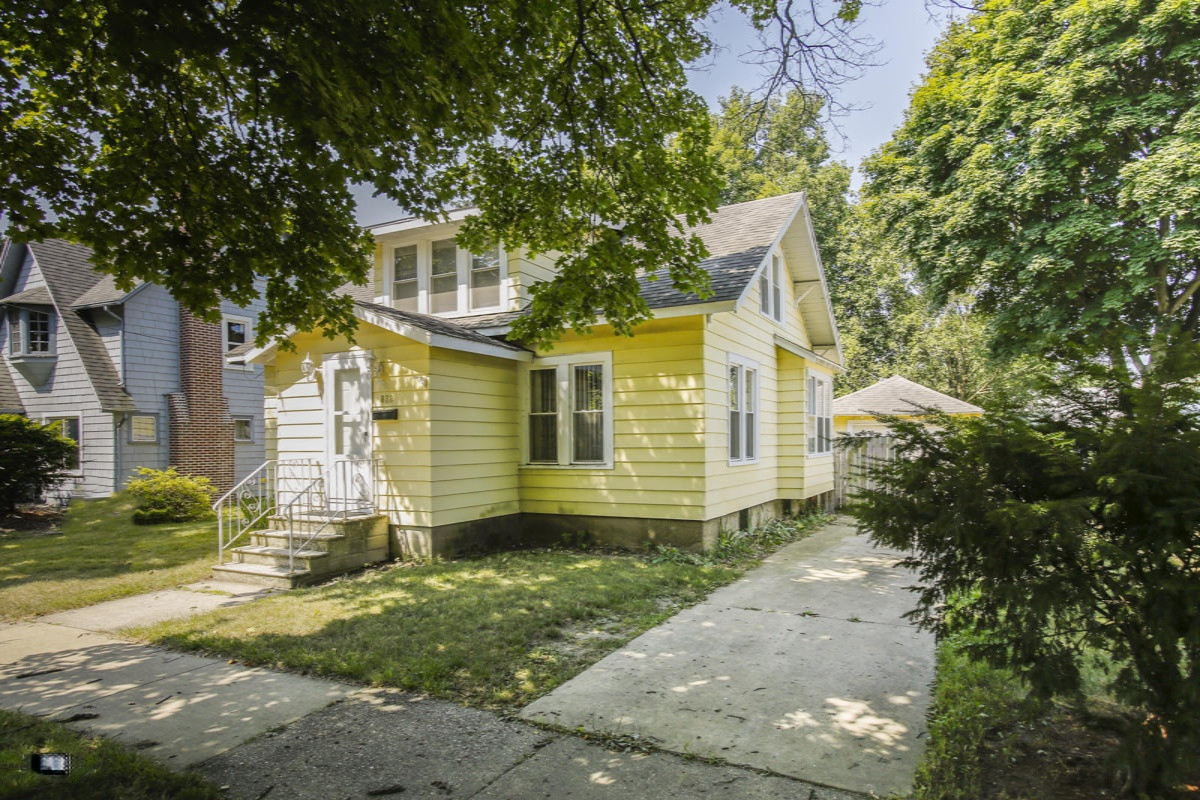 818 East Street Three Rivers, MI 49093 - Photo 2 of 25 818 east -102