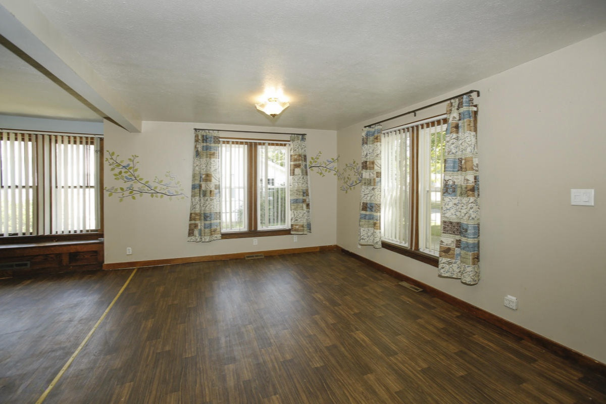 818 East Street Three Rivers, MI 49093 - Photo 3 of 25 818 east -103