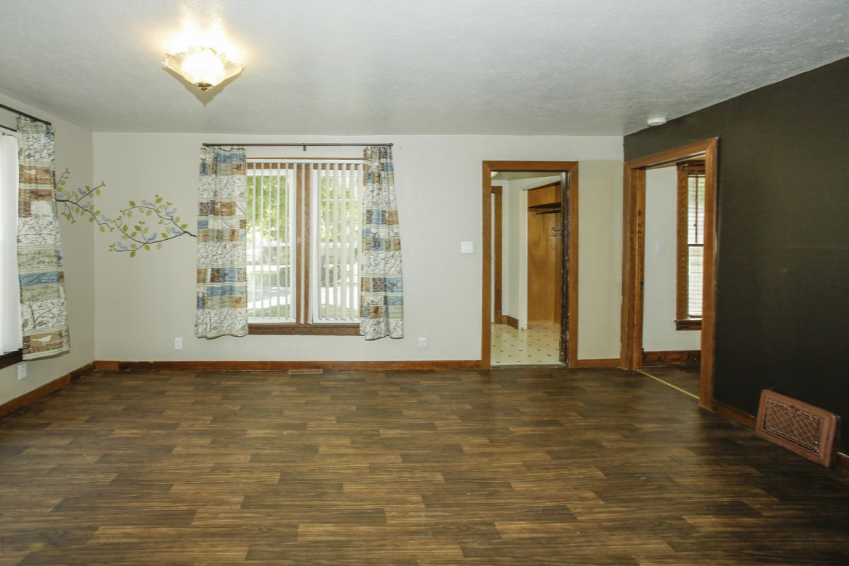 818 East Street Three Rivers, MI 49093 - Photo 4 of 25 818 east -104