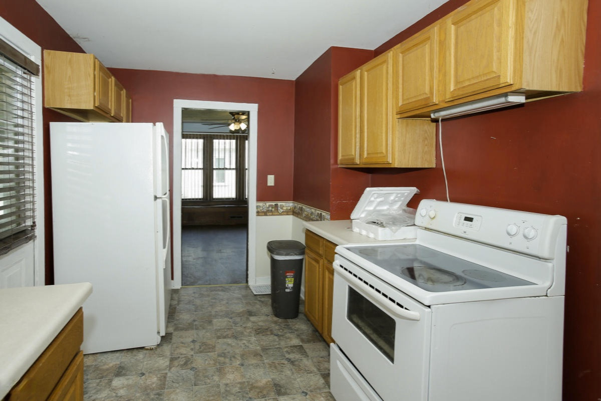 818 East Street Three Rivers, MI 49093 - Photo 7 of 25 818 east -107