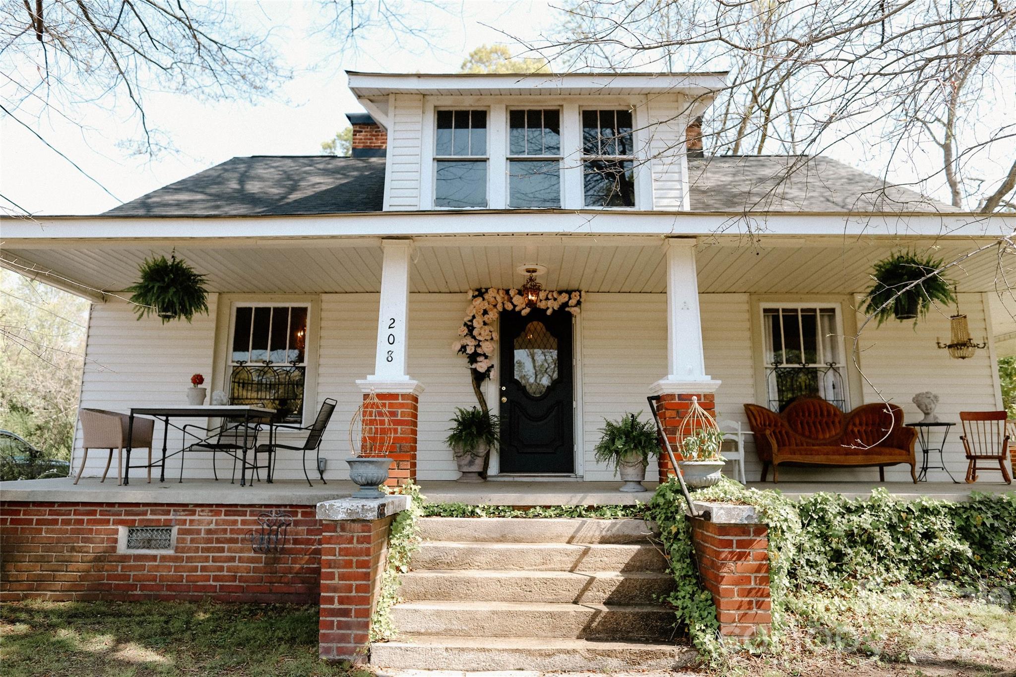 208 Locust Street Kannapolis, NC 28081 - Photo 1 of 46