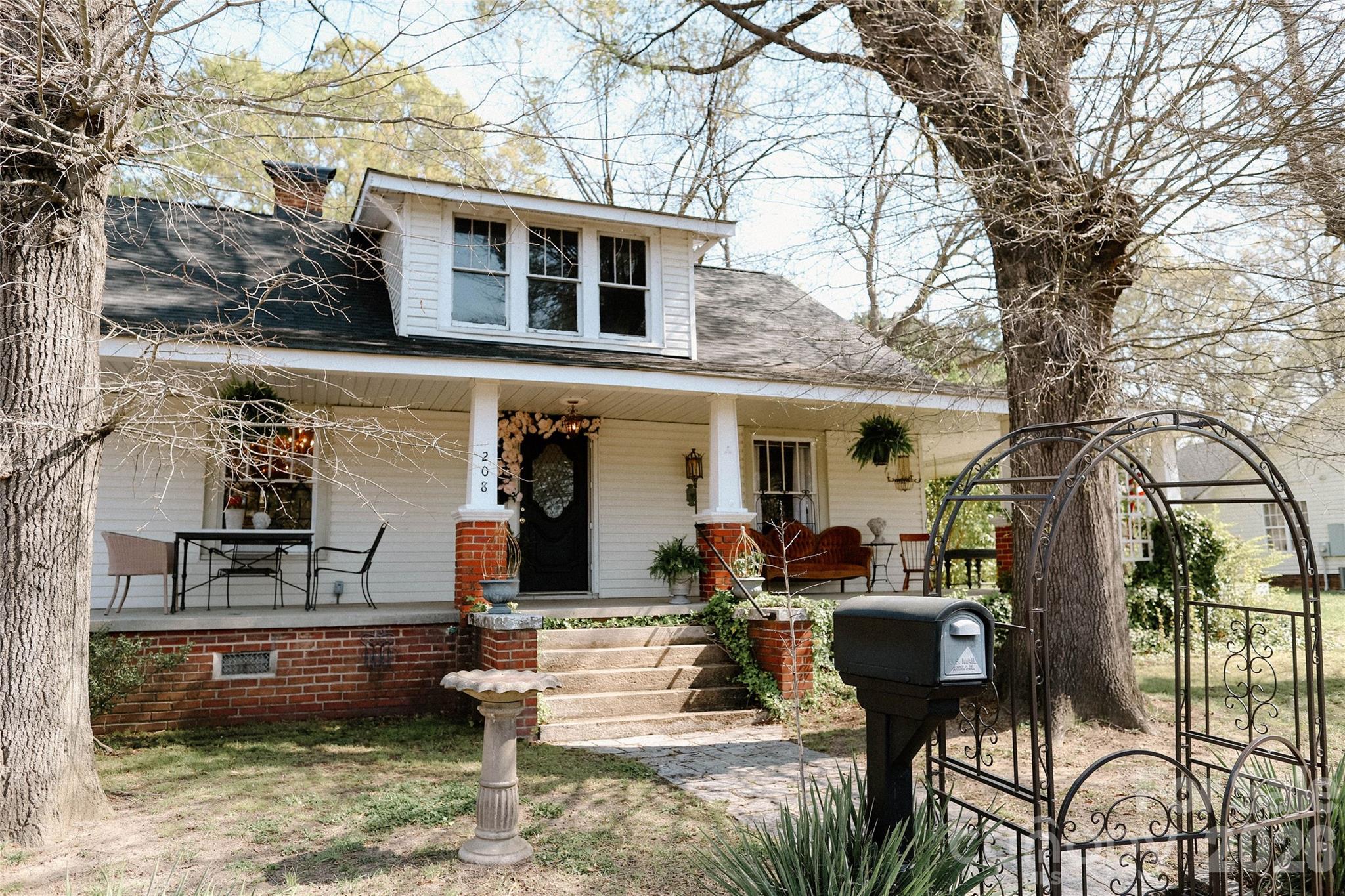 208 Locust Street Kannapolis, NC 28081 - Photo 3 of 46