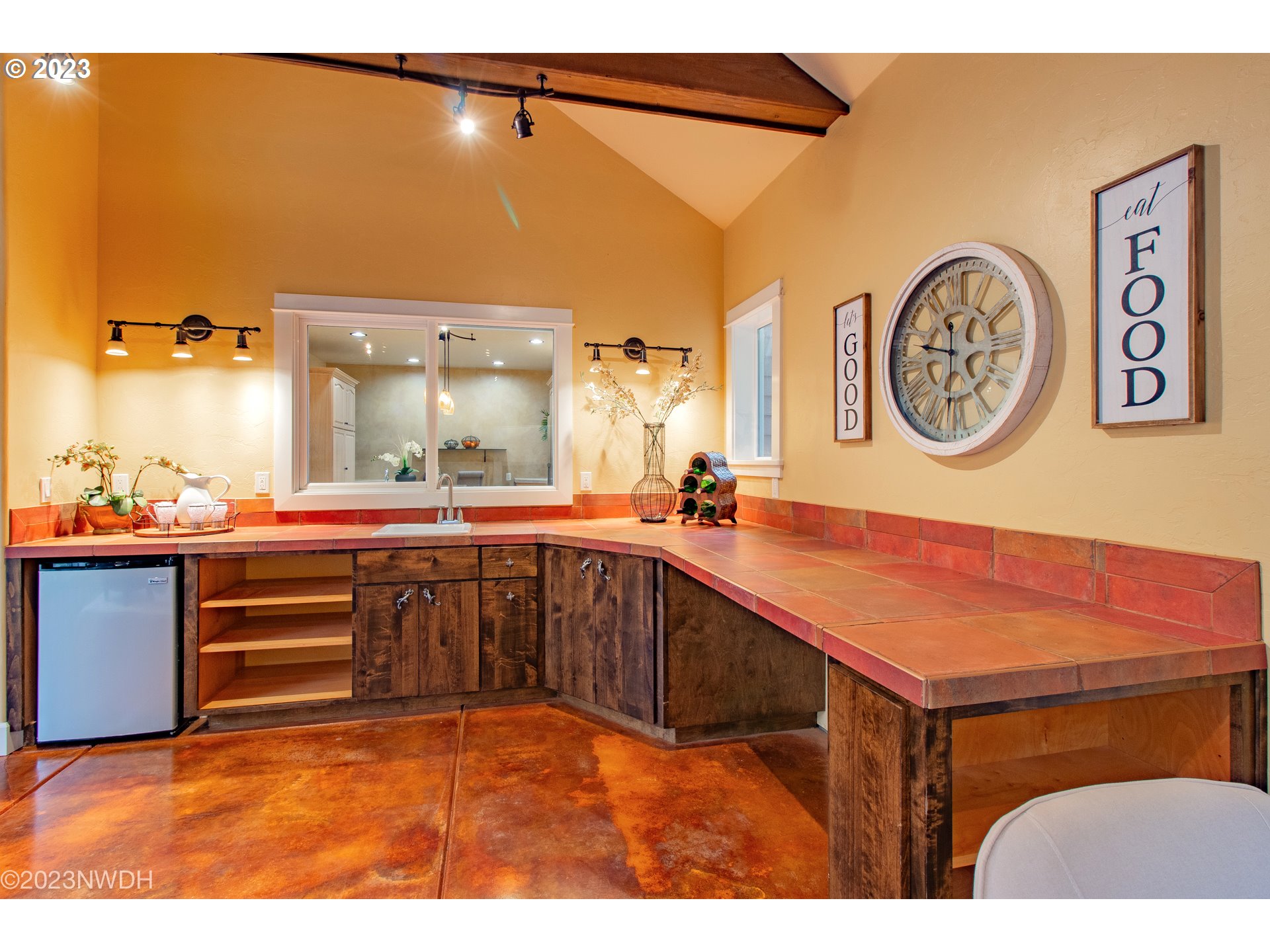 2983 Grand Cayman Drive Eugene, OR 97408 - Photo 22 of 43 a bathroom with a sink and a mirror
