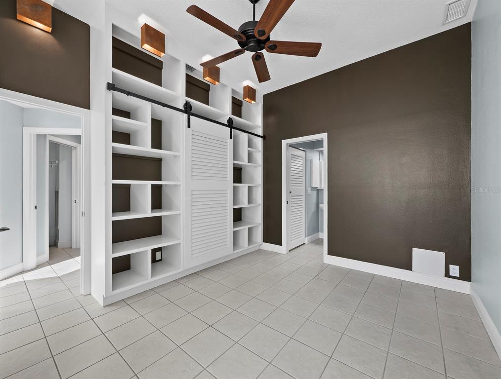 200 Cocoanut Avenue, Unit 7 Sarasota, FL 34236 - Photo 42 of 63 a view of a livingroom with a ceiling fan