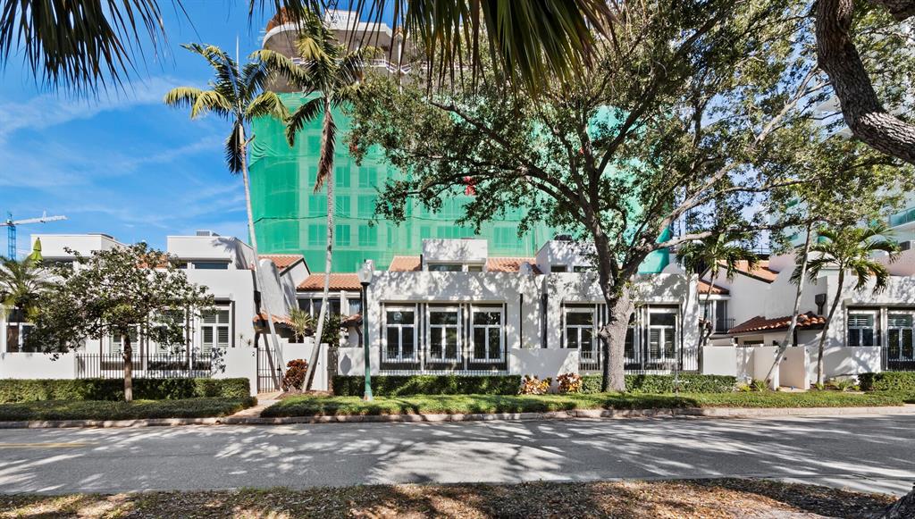 200 Cocoanut Avenue, Unit 7 Sarasota, FL 34236 - Photo 53 of 63 a view of a street with houses
