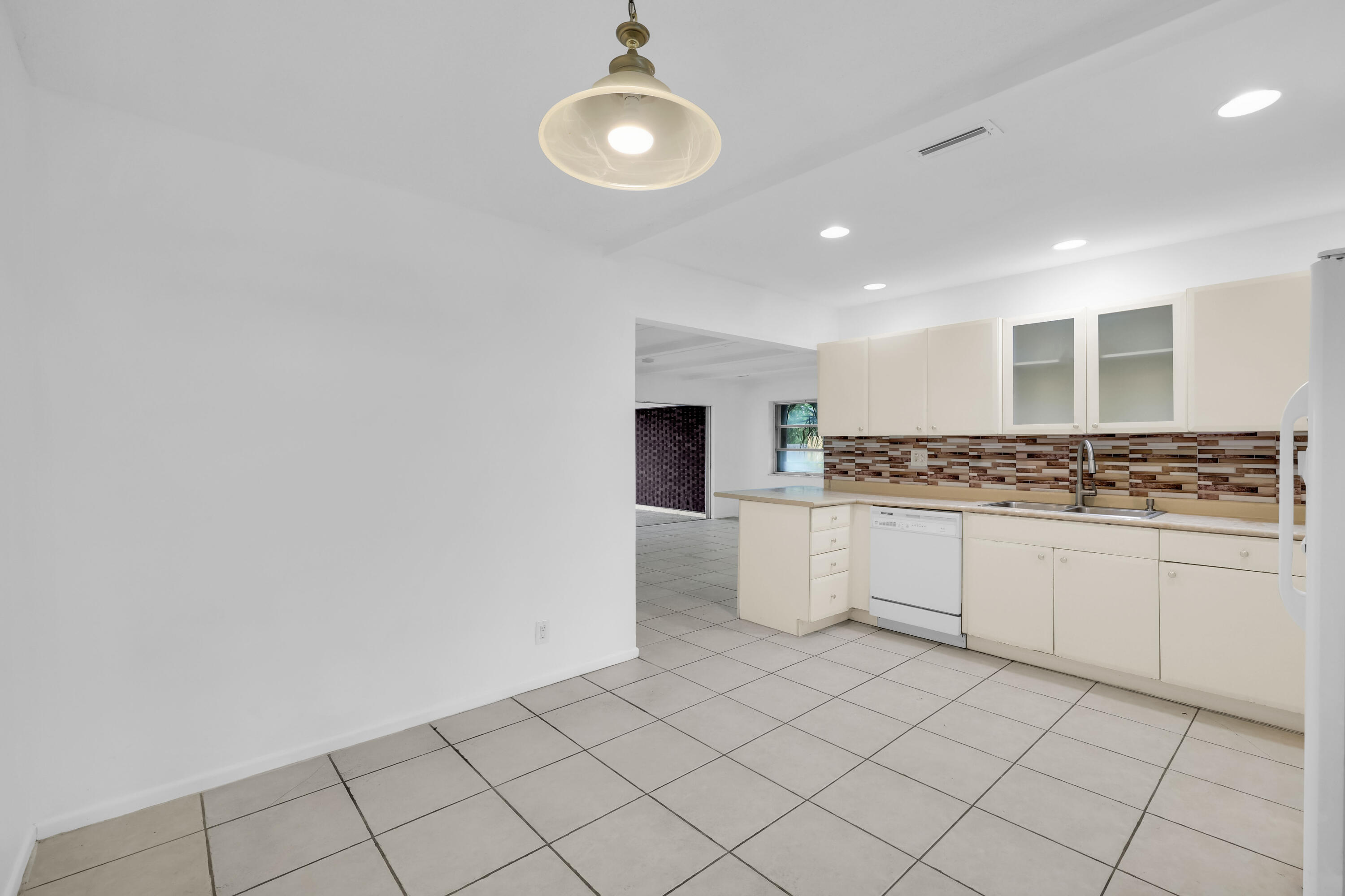 685 Ipswich Street Boca Raton, FL 33487 - Photo 10 of 46 681 Ipswich St - 10