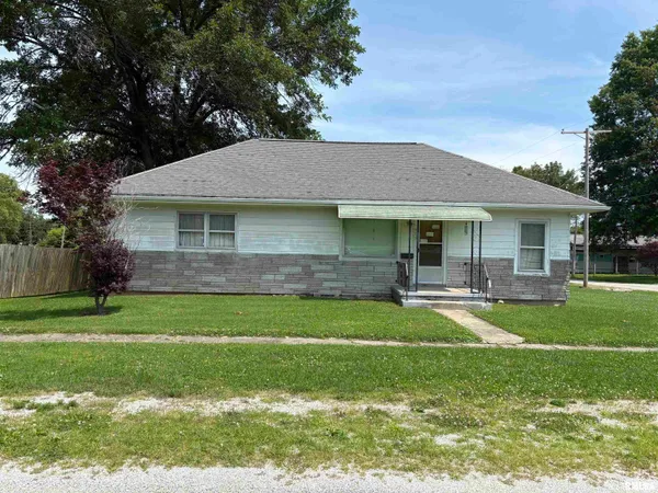 $79,500 | 525 Miller Street, Nokomis, IL 62075