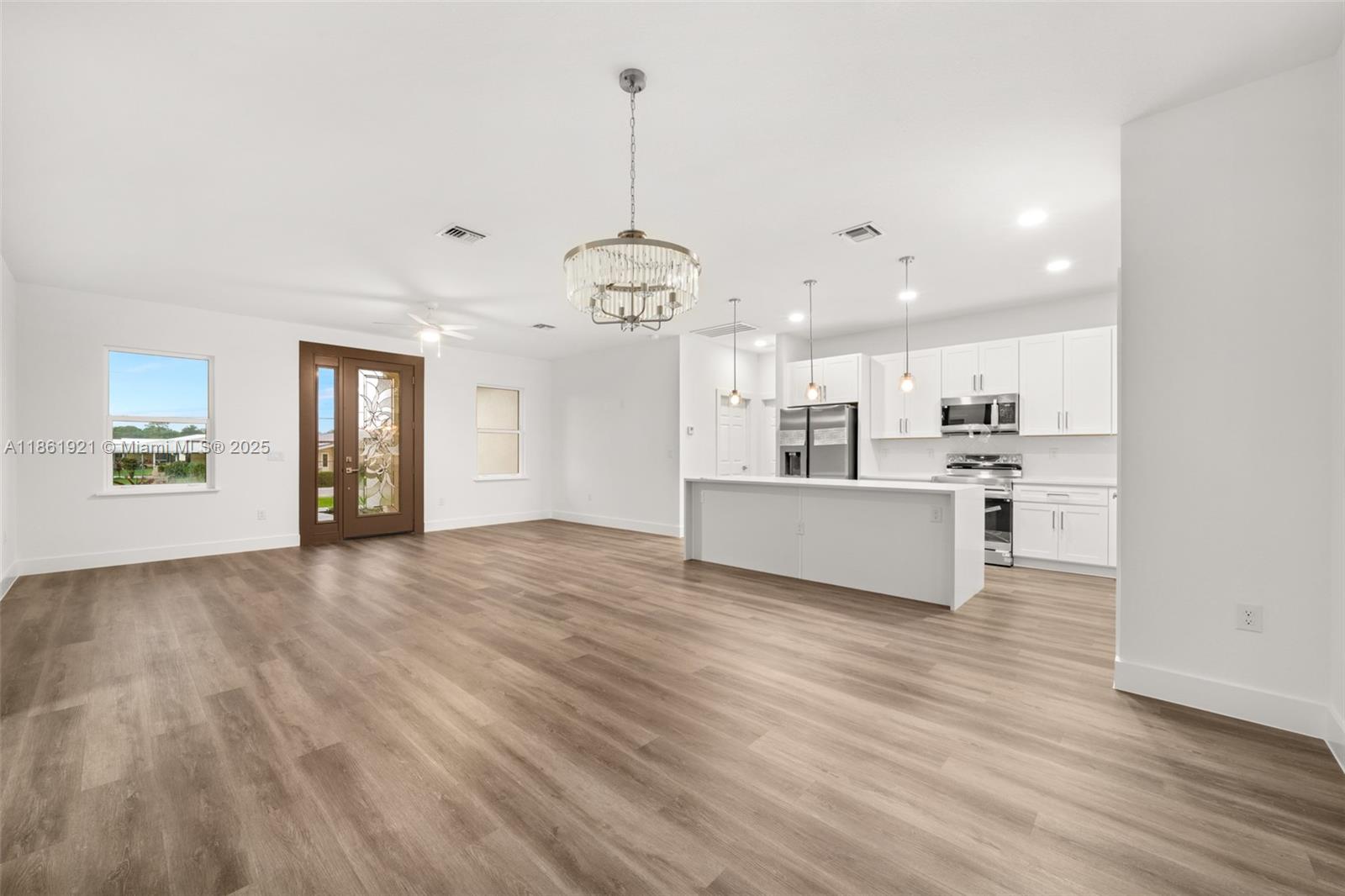 1457 Mitchell Drive Sebring, FL 33872 - Photo 11 of 48