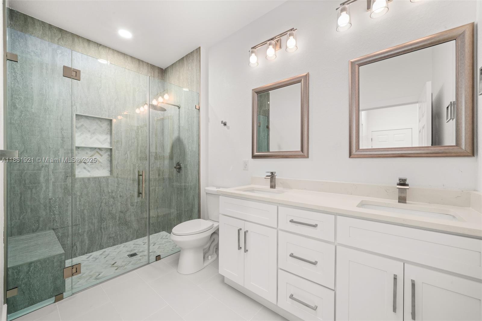 1457 Mitchell Drive Sebring, FL 33872 - Photo 17 of 48