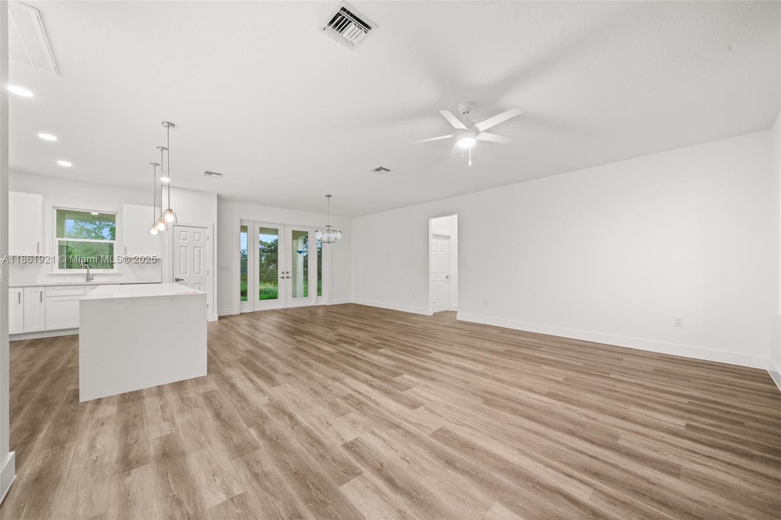 1457 Mitchell Drive Sebring, FL 33872 - Photo 4 of 48