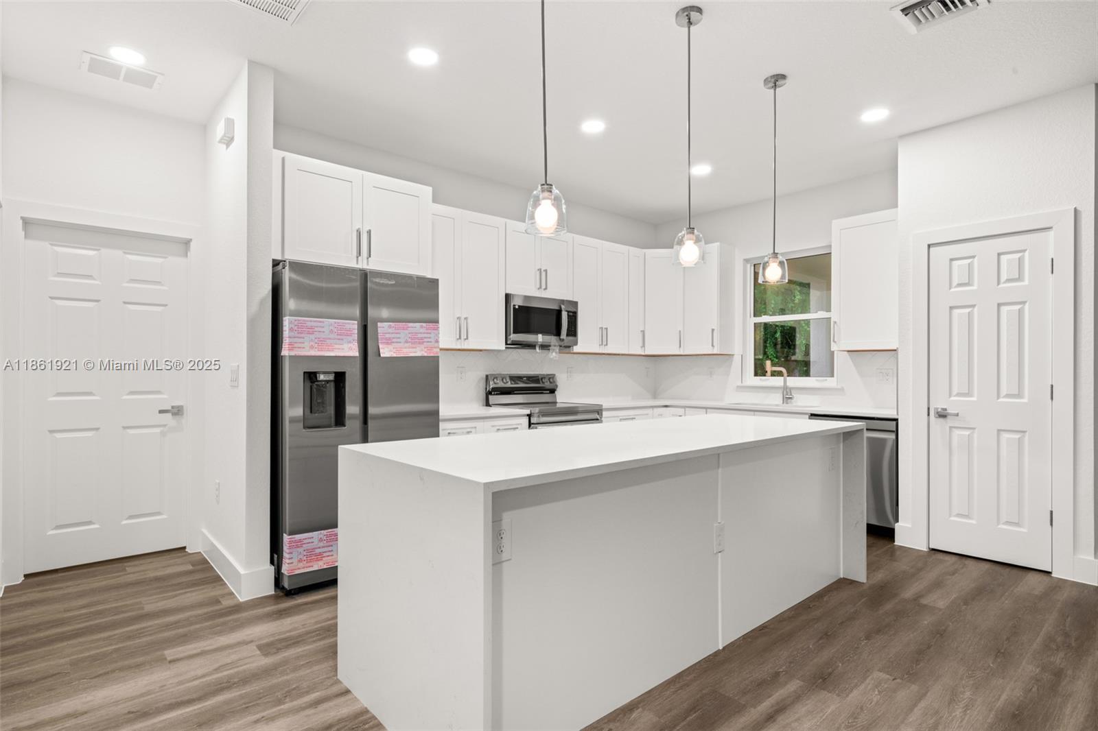 1457 Mitchell Drive Sebring, FL 33872 - Photo 5 of 48