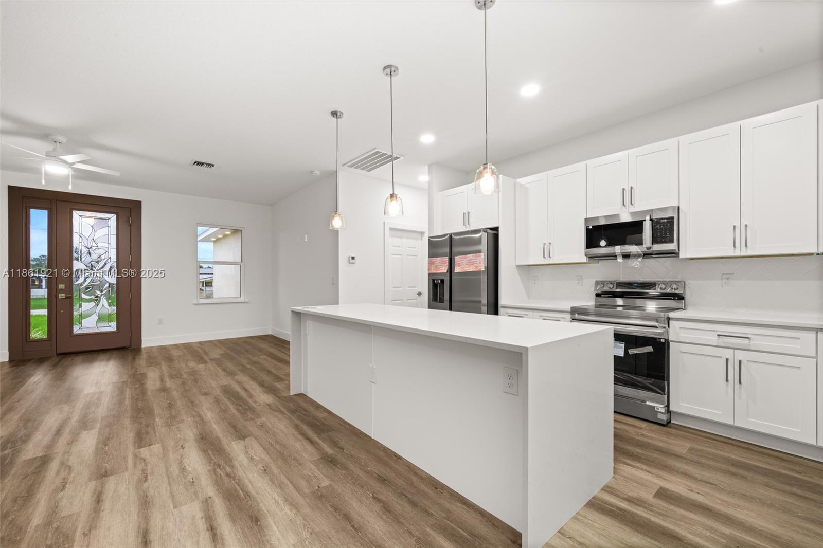 1457 Mitchell Drive Sebring, FL 33872 - Photo 7 of 48