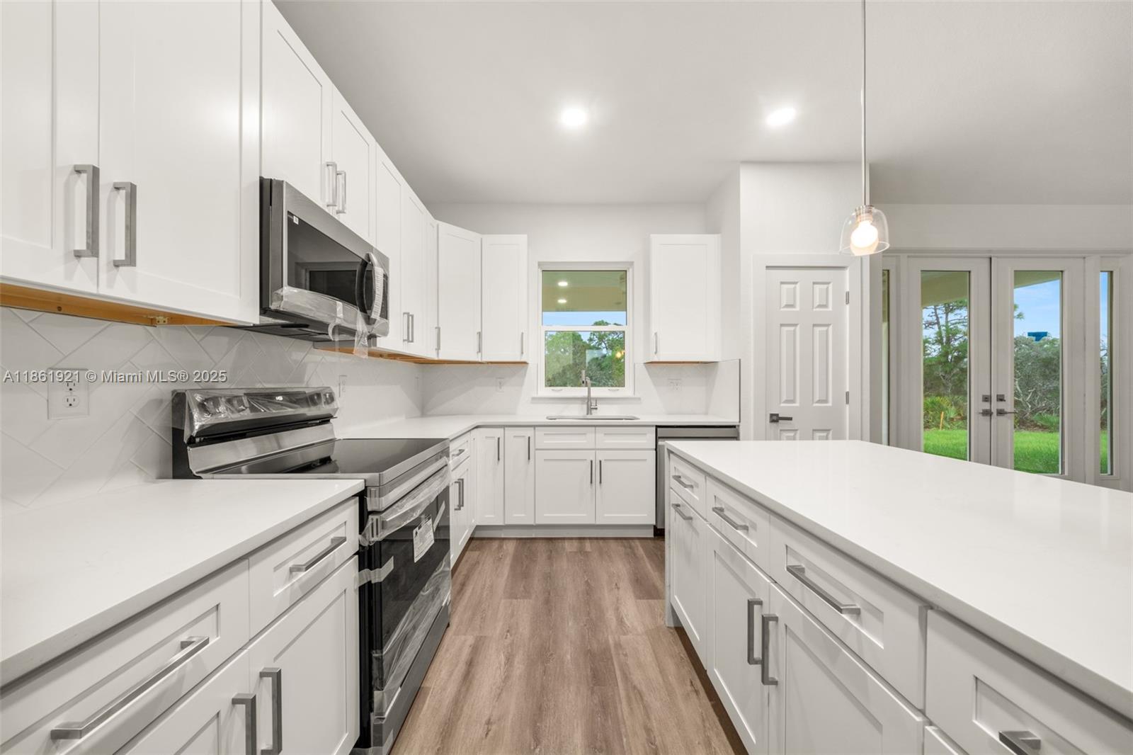 1457 Mitchell Drive Sebring, FL 33872 - Photo 8 of 48