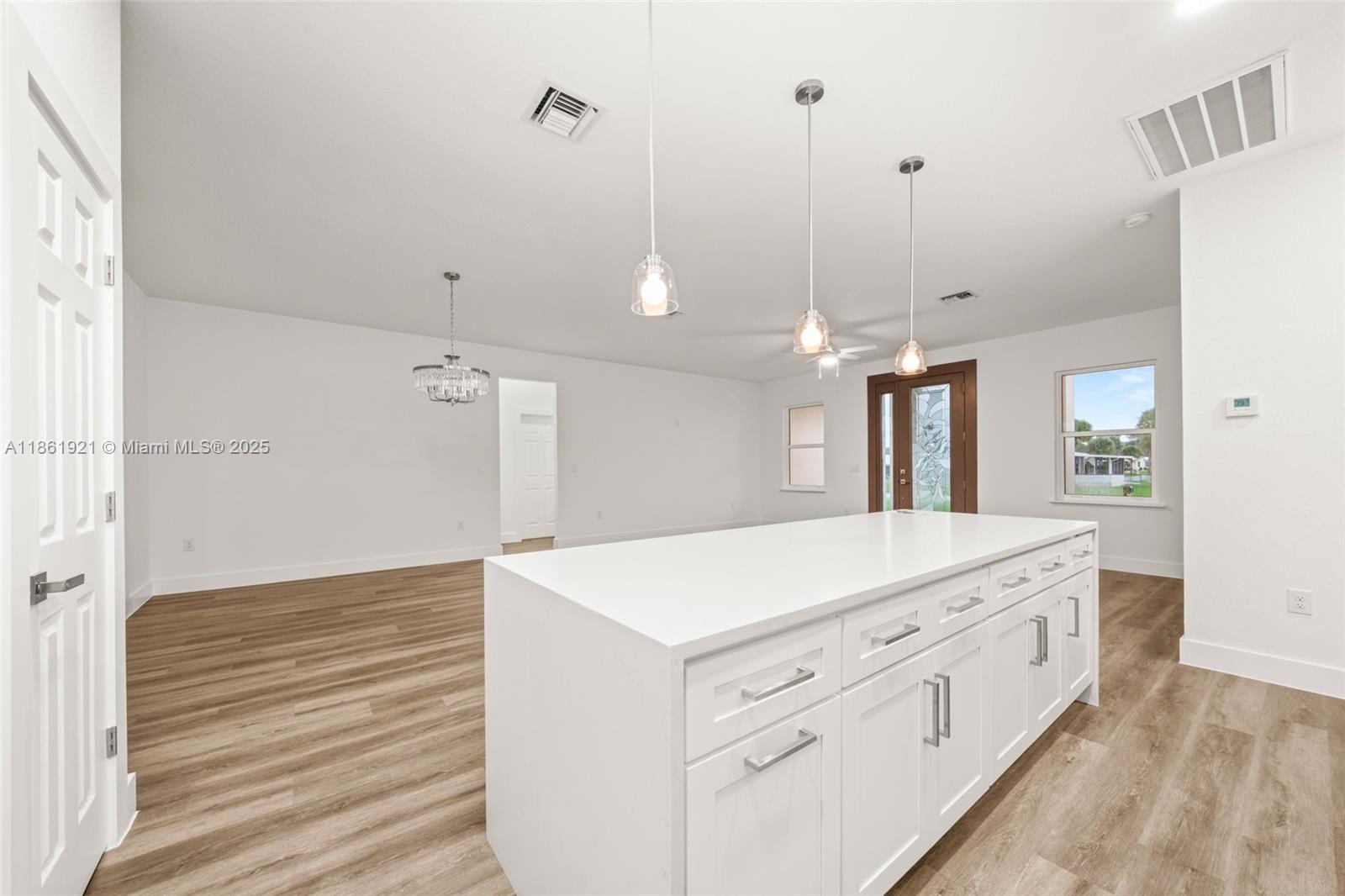 1457 Mitchell Drive Sebring, FL 33872 - Photo 9 of 48