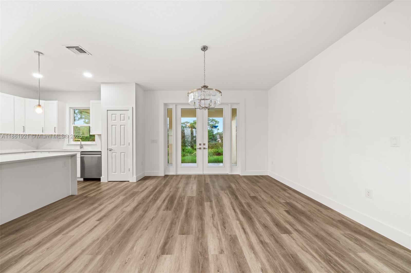 1457 Mitchell Drive Sebring, FL 33872 - Photo 10 of 48