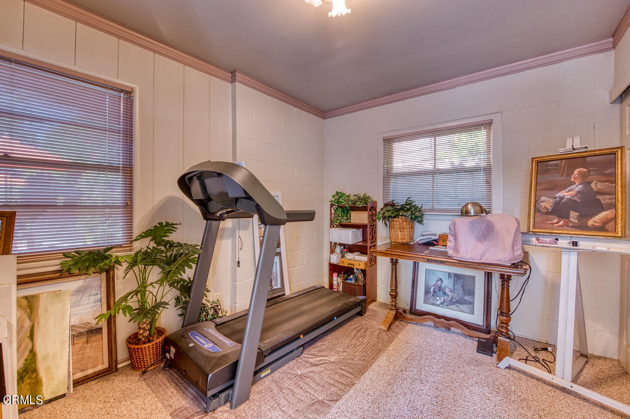 3320 Calvert Road Pasadena, CA 91107 - Photo 15 of 27 a room with gym equipment